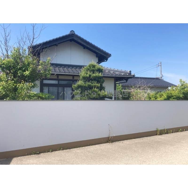 お庭の前には塀が施工されいます。 2733808
