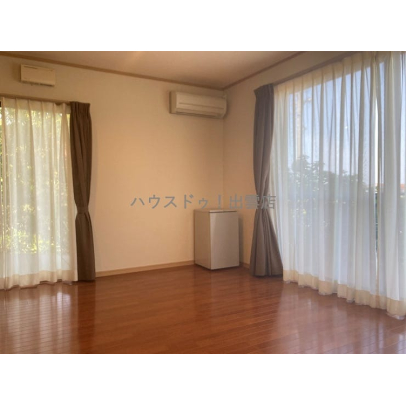 窓が二か所あり明るいお部屋です。 2733808