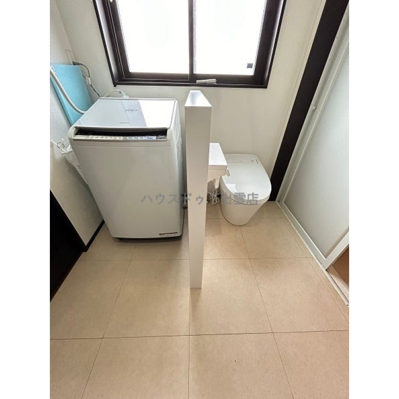 子育て世帯にはうれしい洗面トイレです。 4041491