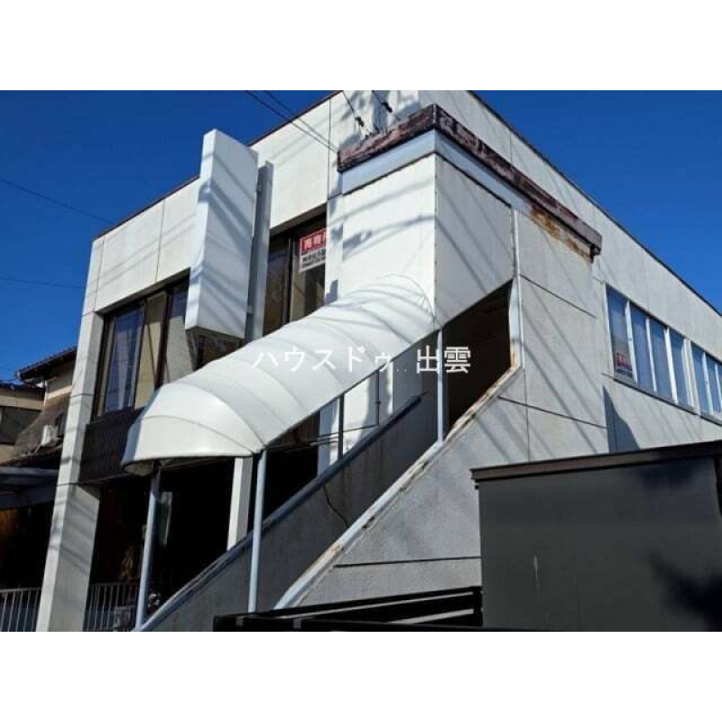 1Fが駐車場、2Fが部屋になります。 4458806