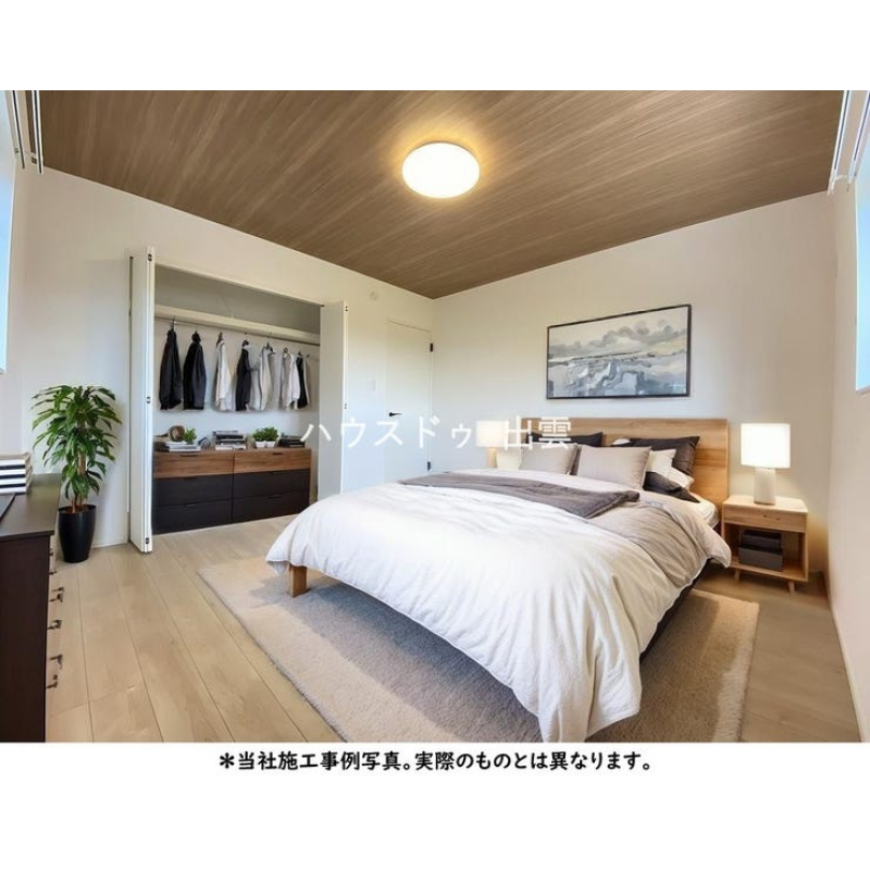 全居室に収納スペース完備!8帖の洋室にはクローゼットを、6帖洋室と6.5帖洋室には扉のないオープンタイプのクロークがあります。 ※家具や小物はAI生成によるものです。付属品ではありません。 4462914