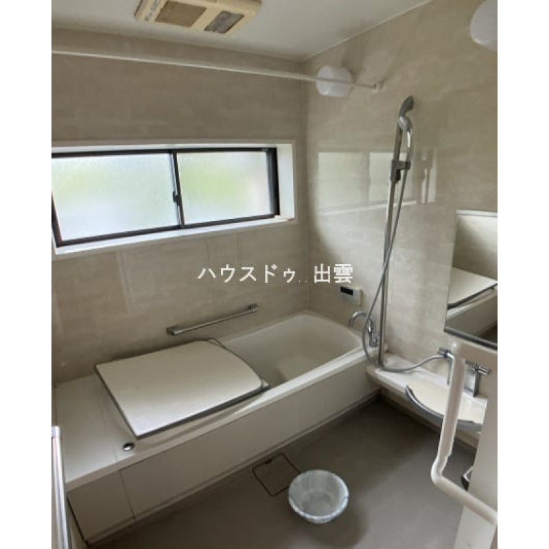 落ち着いた色合いの浴室です。 4466319