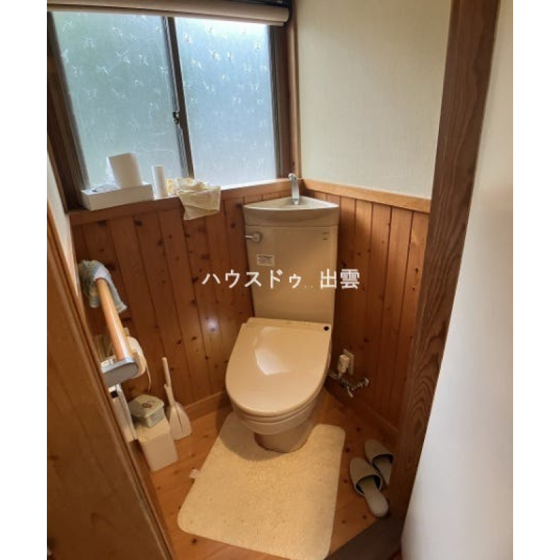 木目調がお洒落なトイレです。 4466319